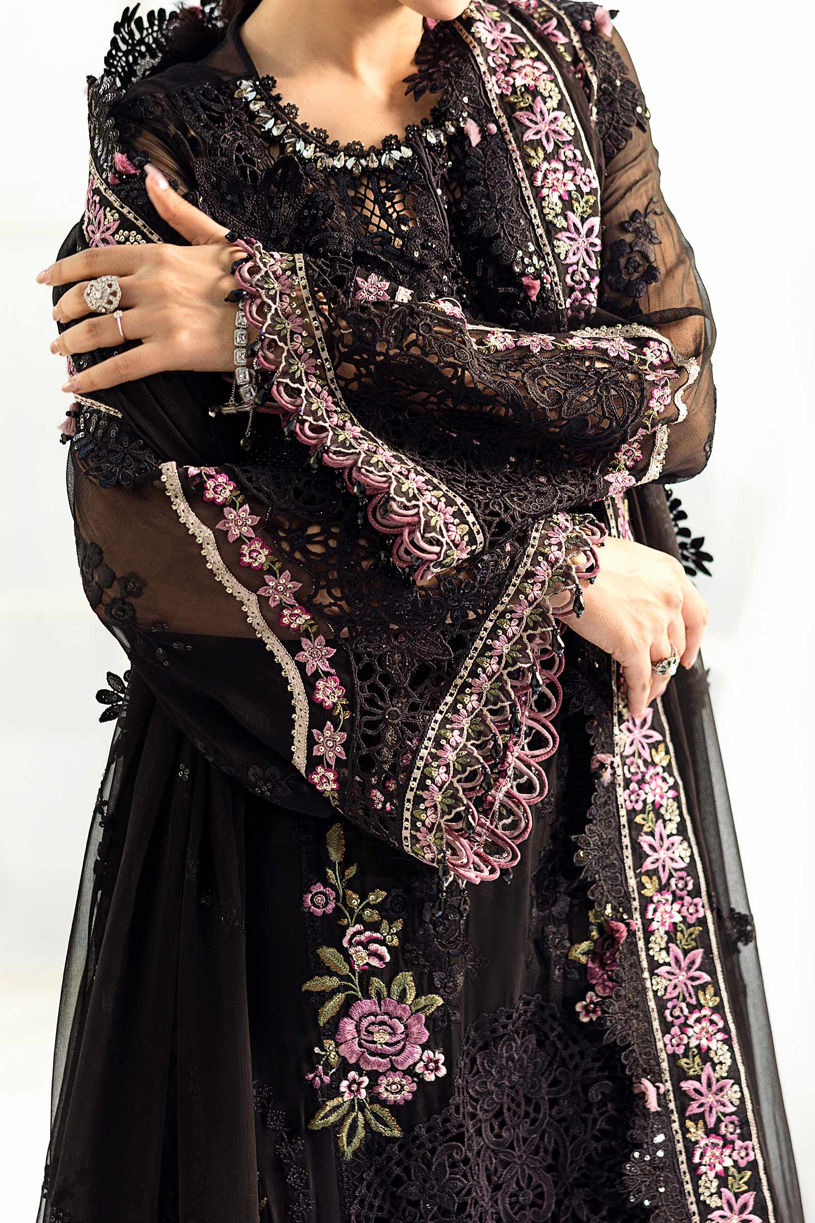 D-4Closeup_H_a7ab15c6-a4d1-423c-818b-752de2f19e49_2400x2400